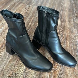 Dolce Vita Indiga Sock Bootie size 9.5